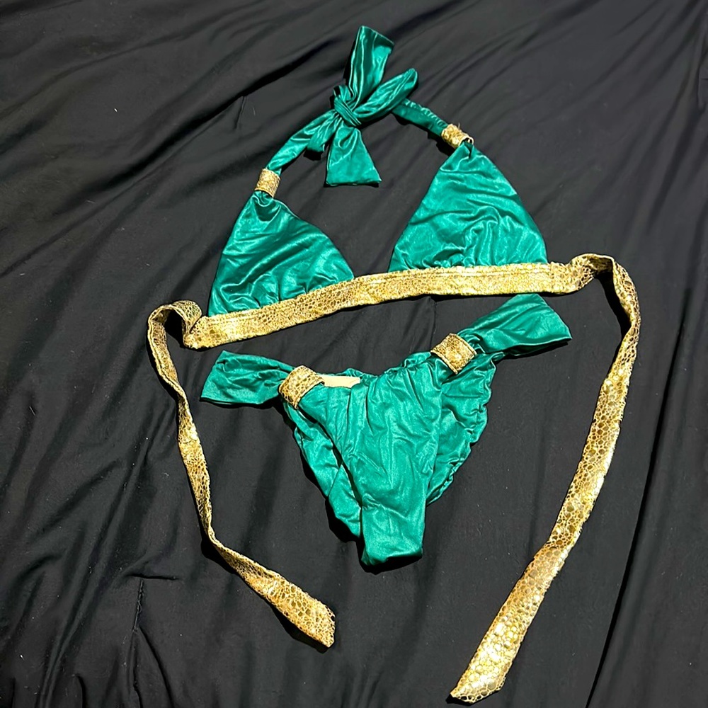 Beach Bunny “KARDASHIANS” Metallic Bikini Set